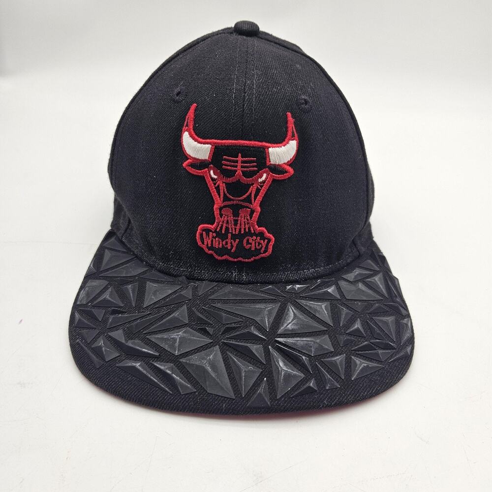 Chicago Bulls Hat Cap Snap Back Mens One Size Black‎ Red NBA Basketball New Era